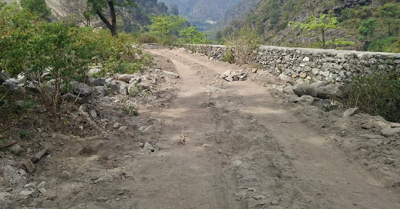 नंदप्रयाग में मॉडल वेटनरी अस्पताल की भूमि पर अतिक्रमण का आरोप, डीएम से कार्रवाई की मांग