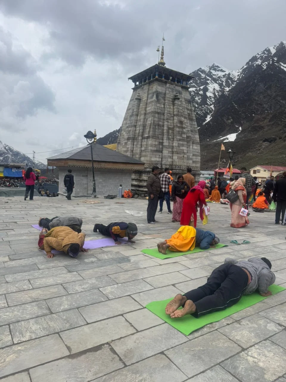 श्री केदारनाथ धाम में श्रद्धालुओं के लिए योग एवं प्राणायाम शिविर का शुभारंभ