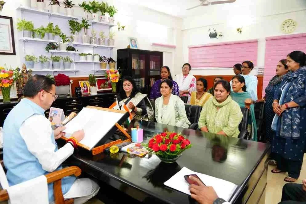 सीएम धामी से मिला आंगनबाड़ी कार्यकत्रियों का प्रतिनिधि मंडल, आश्वासन पर हड़ताल स्थगित