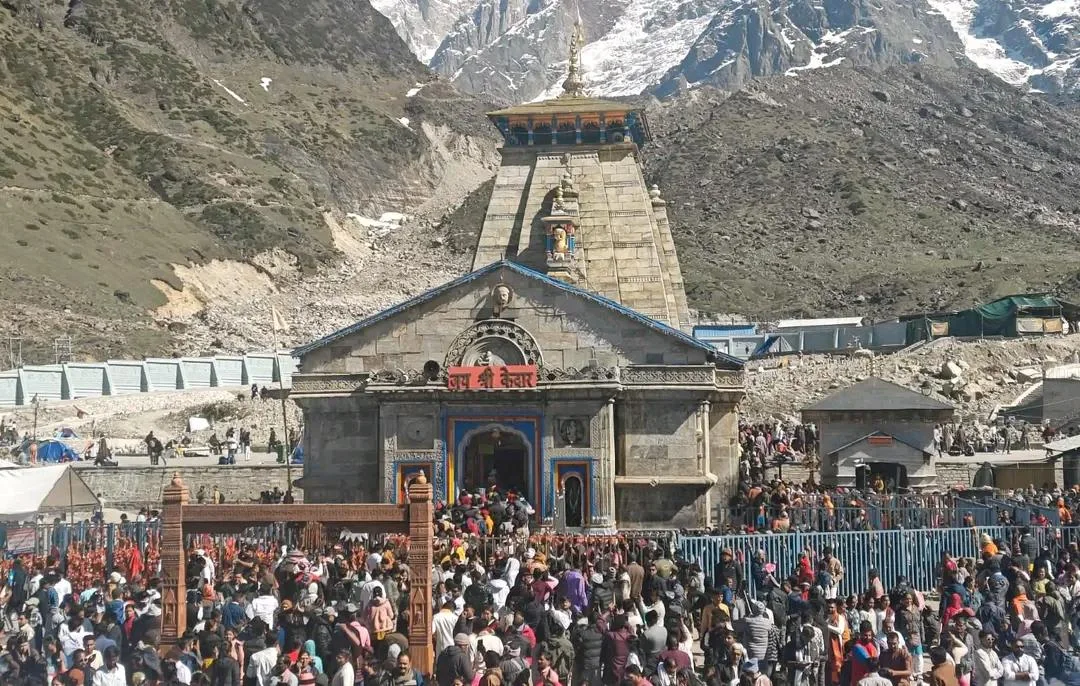 केदारनाथ धाम में उमड़ा आस्था का सैलाब, 22 दिनों में 5 लाख से अधिक श्रद्धालु पहुंचे