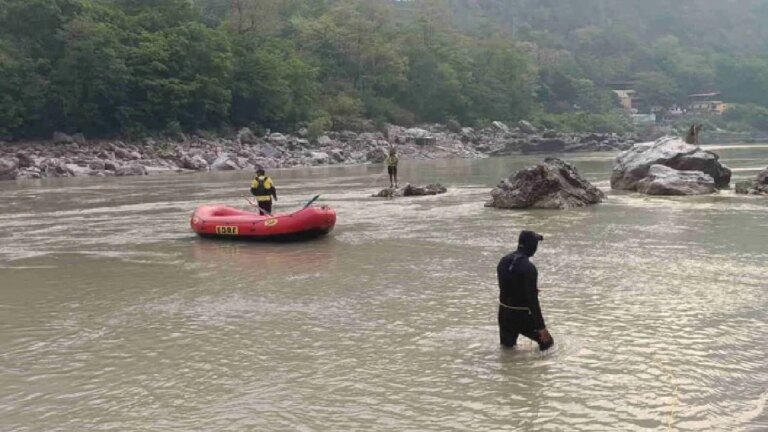 1779435612_resqu-in-ganga-rishikesh.jpg