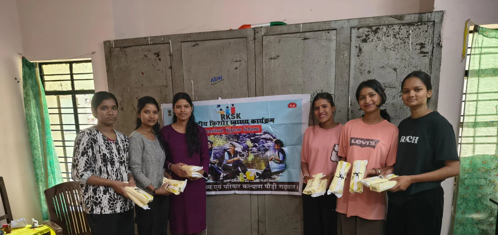बालिका एवं बालक छात्रावासों में आयोजित स्वास्थ्य शिविर में बच्चों की हुई जांच, दिए गए स्वास्थ्य संबंधी आवश्यक सुझाव