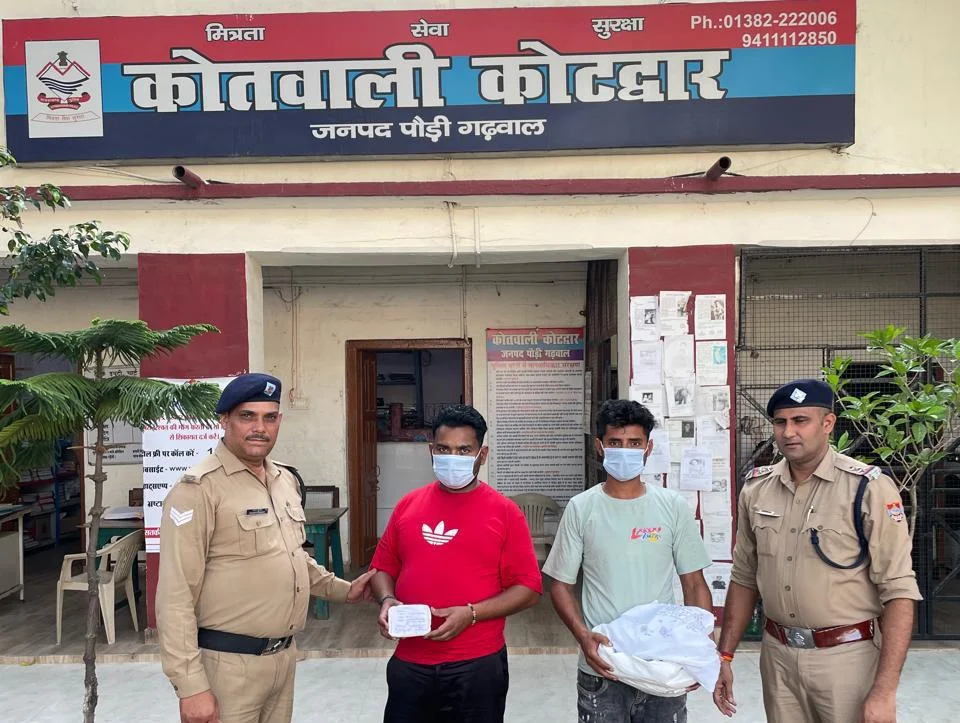 कोटद्वार : तिरंगा लाइटों की विद्युत तार चोरी का पुलिस ने किया खुलासा, 2 कबाड़ी गिरफ्तार