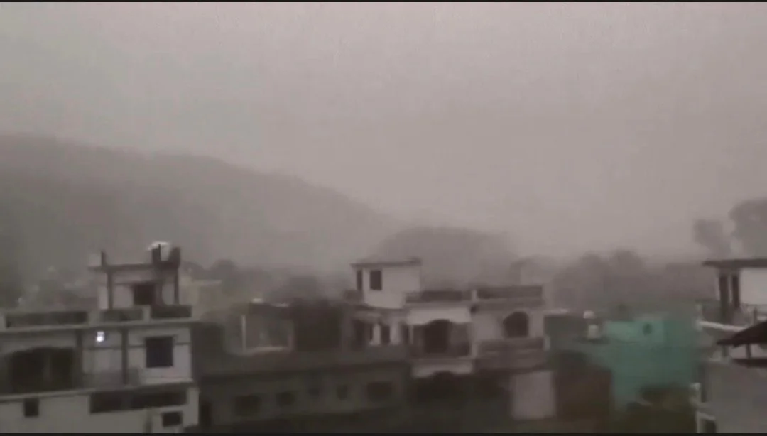 उत्तराखंड : भयंकर अंधड़, बारिश और ओलावृष्टि से बदला मौसम का मिजाज, गर्मी से राहत