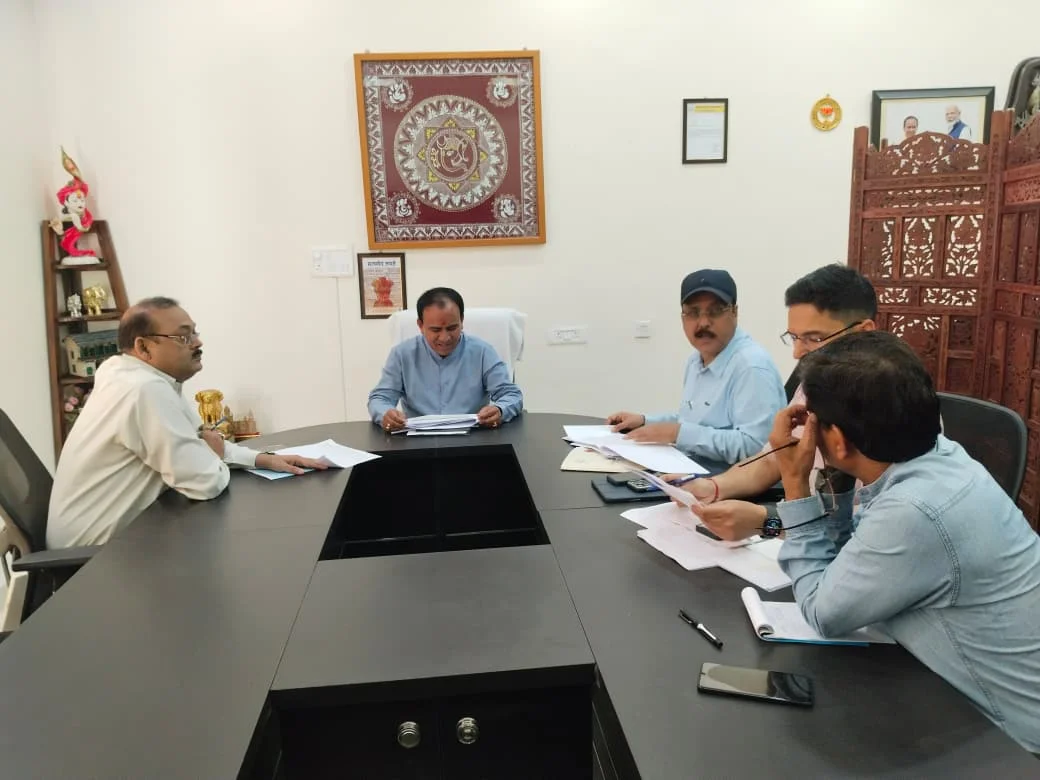 श्रीनगर विधानसभा क्षेत्र में आपदा से क्षतिग्रस्त सड़कों का हो शीघ्र निर्माण – डॉ. धन सिंह रावत