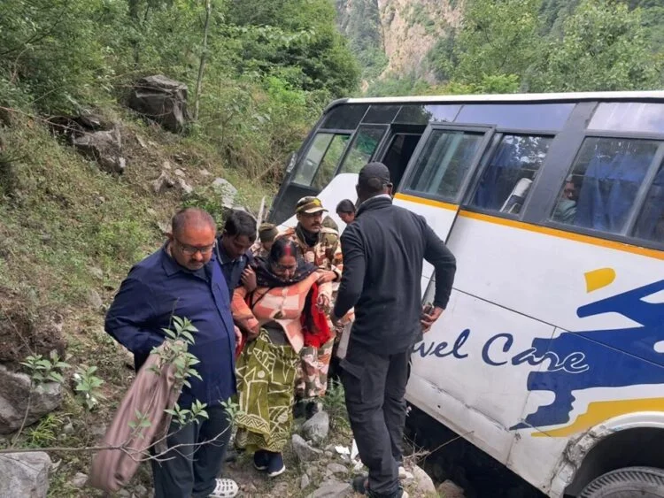 बद्रीनाथ से लौट रही श्रद्धालुओं की बस के ब्रेक फेल, आईटीबीपी की तत्परता से टला बड़ा हादसा