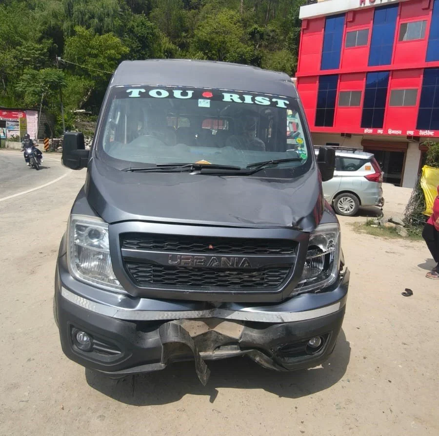 सोनला के पास बाइक और फोर्स अर्बेनिया की भिड़ंत, दो युवक घायल