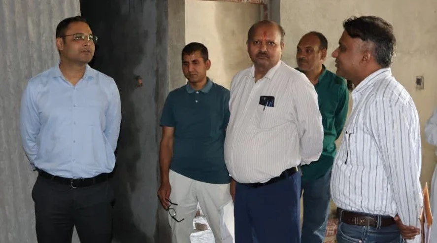 नंदप्रयाग तहसील भवन का निरीक्षण, डीएम गौरव कुमार ने गुणवत्ता और समयबद्धता पर दिया जोर