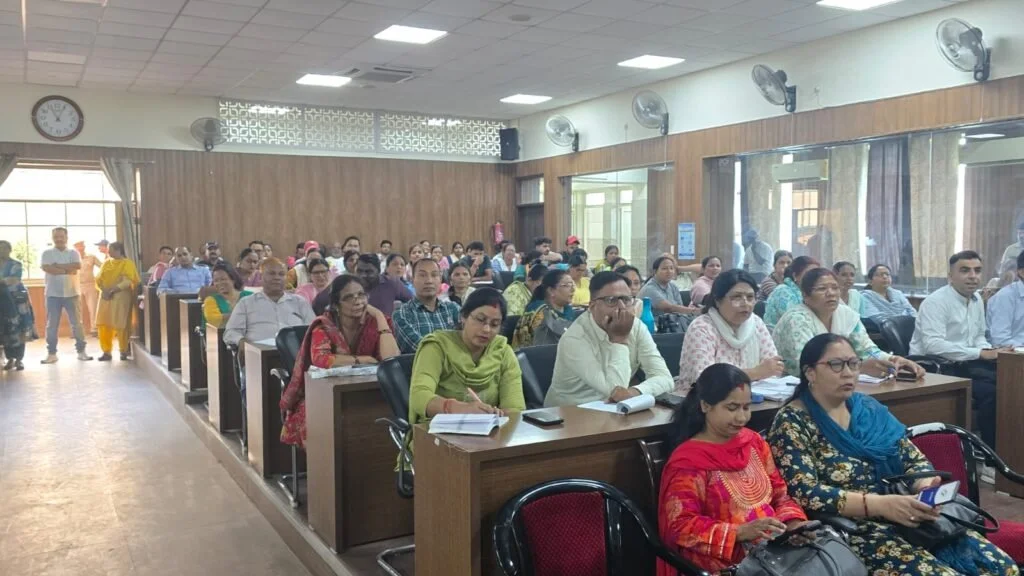 मतदाता सूची को त्रुटिरहित बनाने की तैयारी तेज; एसआईआर-2026 के तहत घर-घर पहुंचेंगे गणना फार्म, बीएलओ को मिला विशेष प्रशिक्षण