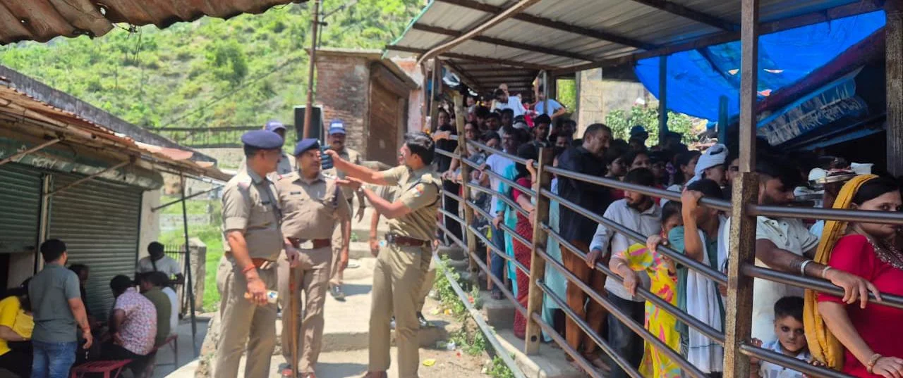 एएसपी मनोज ठाकुर ने नीलकंठ महादेव यात्रा व्यवस्थाओं का किया निरीक्षण, कांवड़ यात्रा तैयारियों का भी लिया जायजा