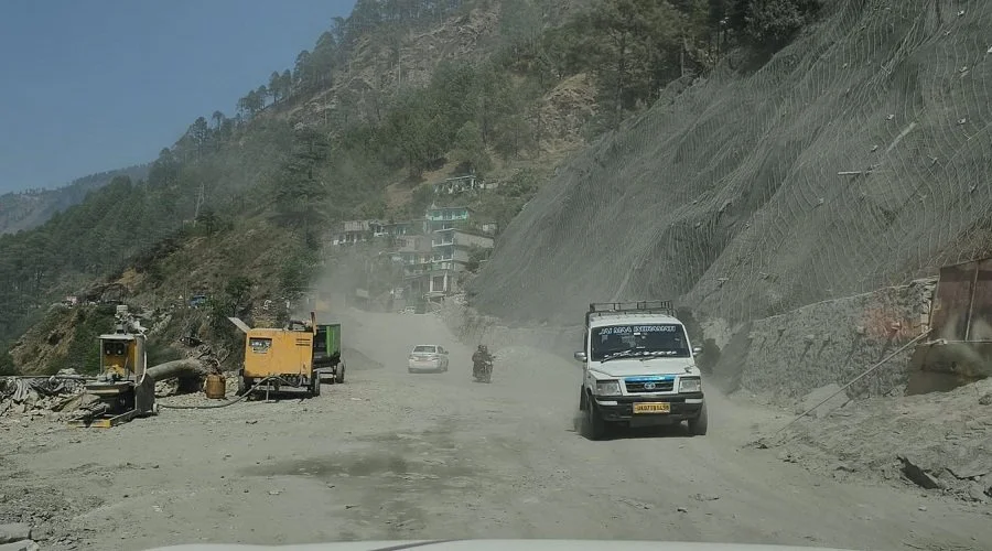1783145320_uttrakhand-rainfaal-and-raod-black.jpg