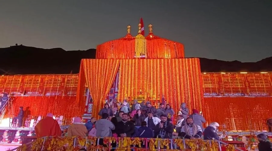 1783500189_badrinath-dham-kapat-cloesd.jpg