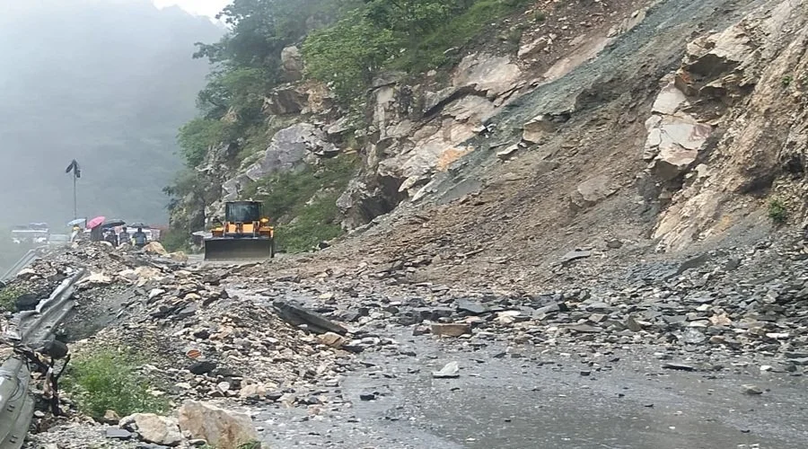 1783601810_afat-ki-barish.jpg